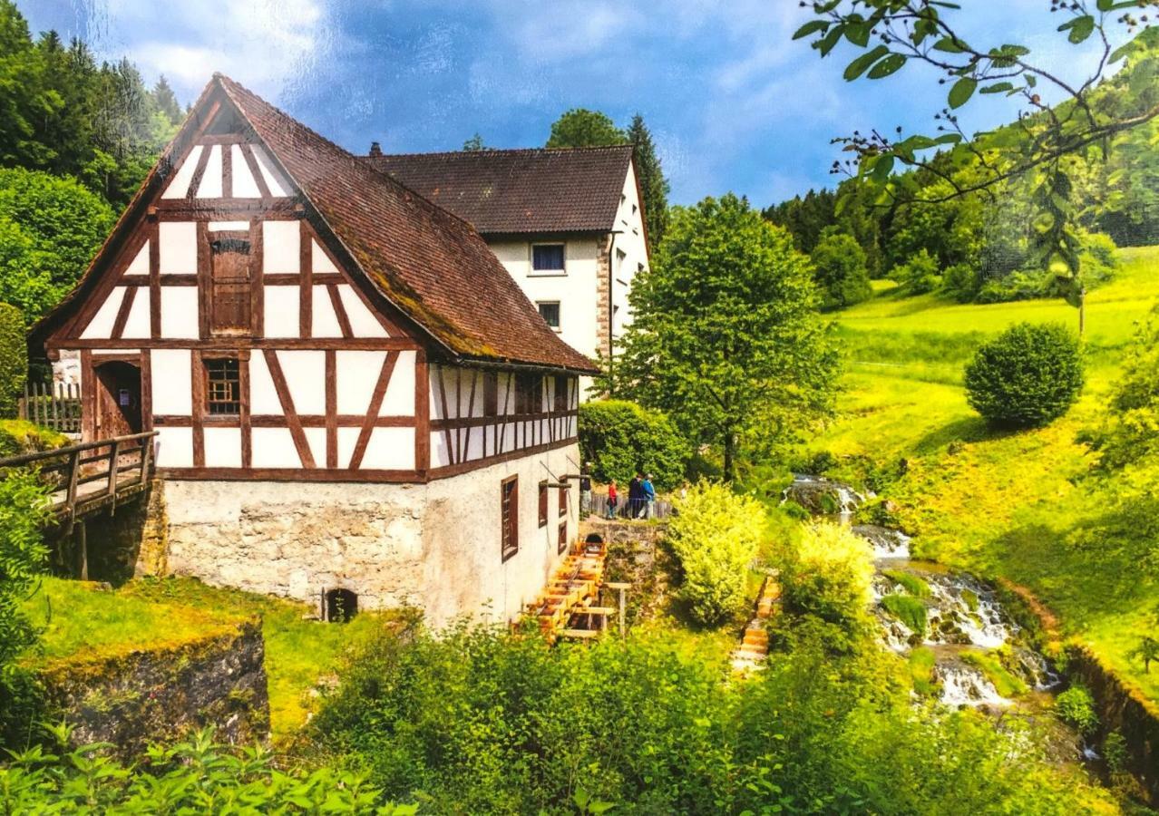 Apartment Mit Dem Roten Baum *