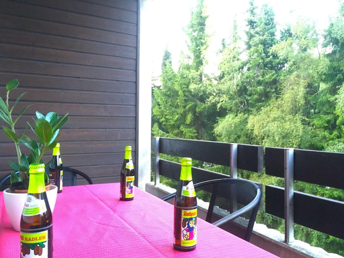 Apartment Mit Dem Roten Baum